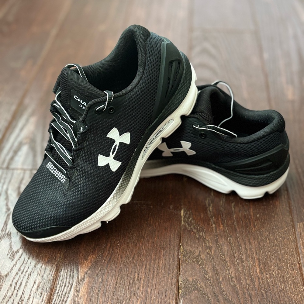 Women’s Under Armour Charged Gemini Black Sneakers Sz 7.5